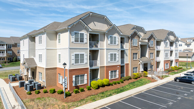 McDowell Creek Court in Cornelius, NC - Foto de edificio - Building Photo