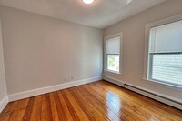 339 Beacon St, Unit 1 in Somerville, MA - Building Photo - Building Photo