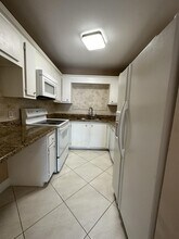 5961 N Falls Cir Dr in Lauderhill, FL - Foto de edificio - Building Photo