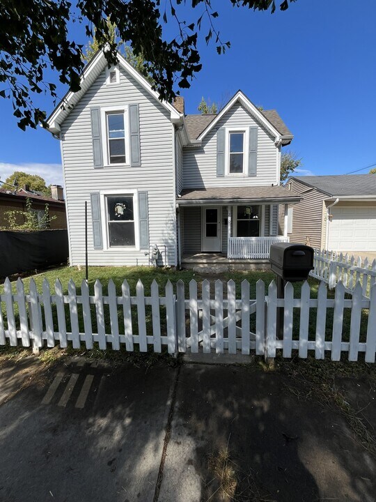 210 W 6th St in Anderson, IN - Building Photo