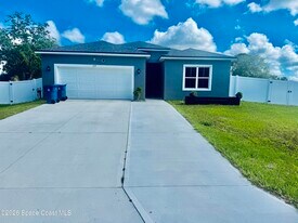 614 Lynbrook St NW in Palm Bay, FL - Building Photo