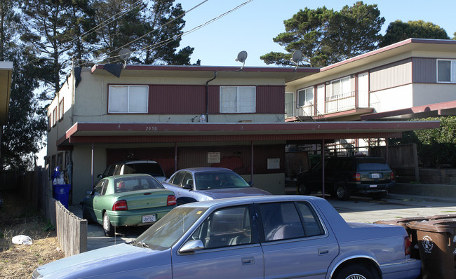 2050 Stanton Ave in San Pablo, CA - Foto de edificio - Building Photo