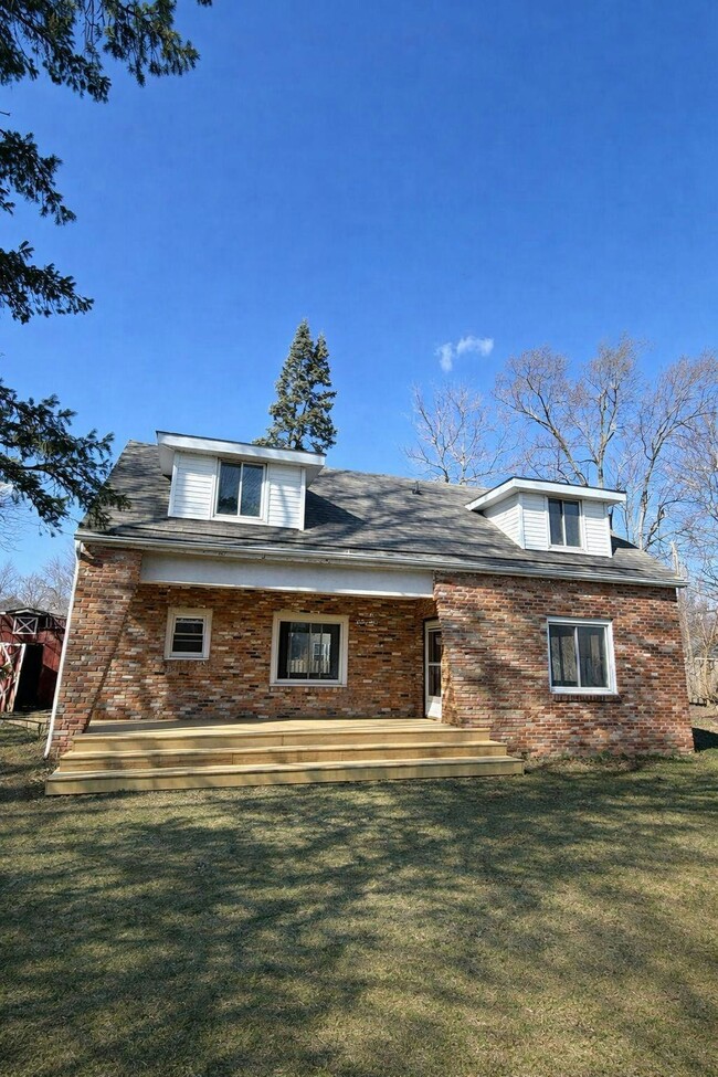 5563 Silvertown Dr in Sylvania, OH - Building Photo - Building Photo