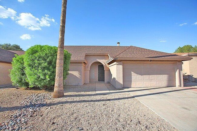 10106 W Medlock Ave in Glendale, AZ - Building Photo - Building Photo