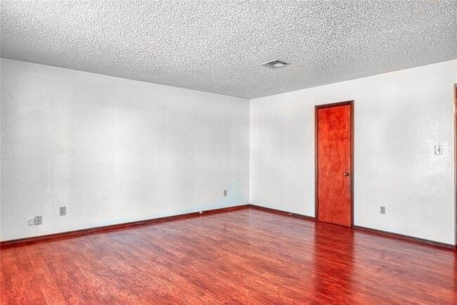 1012 N 5th St in Noble, OK - Building Photo - Building Photo