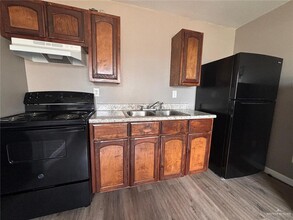 102 S Holland Ave in Mission, TX - Building Photo - Building Photo