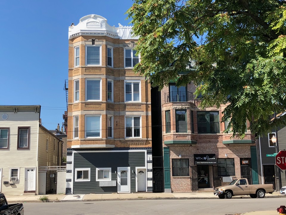 1946 S Racine Ave in Chicago, IL - Building Photo