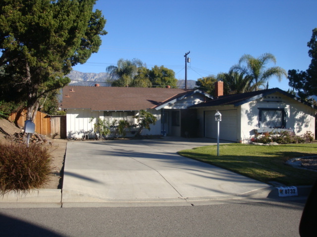 8732 Cll Quebrada in Rancho Cucamonga, CA - Building Photo