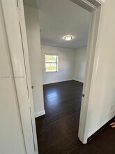 1810 NW 34th St in Miami, FL - Foto de edificio - Building Photo