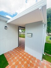 2560 SW 122nd Ct in Miami, FL - Building Photo - Building Photo