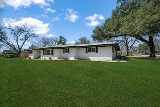 192 Oriole Dr in New Braunfels, TX - Building Photo - Building Photo