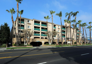 BROADWAY PLAZA in Santa Ana, CA - Building Photo - Building Photo