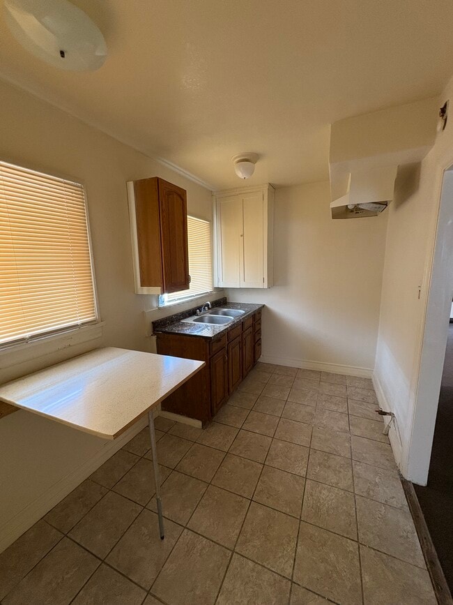 property at 2414 W 39th St
