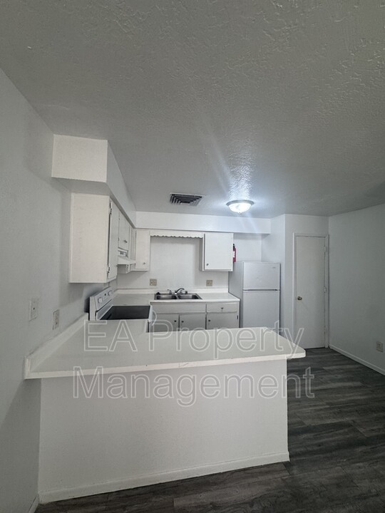 336 Grove St SE in Albuquerque, NM - Building Photo