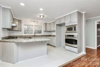 8101 Kerrybrook Cir in Charlotte, NC - Building Photo - Building Photo