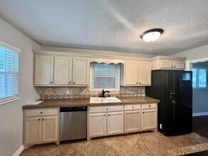 2610 Ave G in Nederland, TX - Building Photo - Building Photo