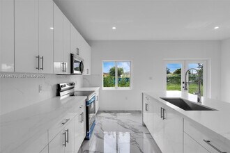 11870 SW 220th St in Miami, FL - Building Photo - Building Photo