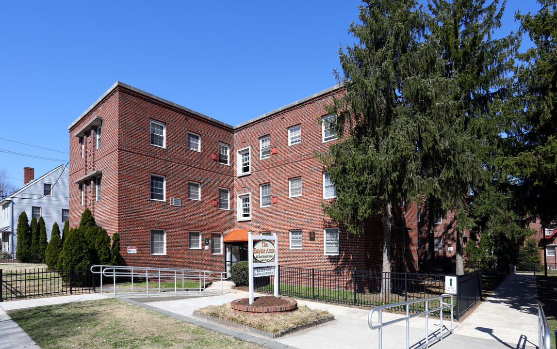 Baylor Arms Apartments in Moorestown, NJ - Foto de edificio