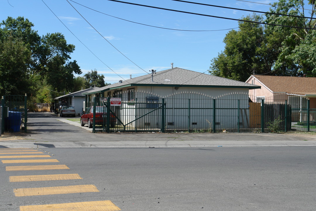 1216 South Ave in Sacramento, CA - Building Photo