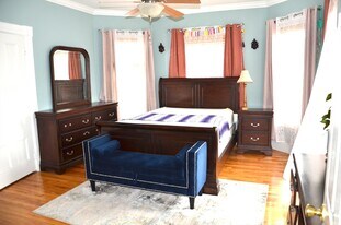 5 Charles St, Unit 2 in Wakefield, MA - Building Photo