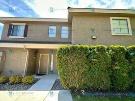 900 S Meadows Pkwy in Reno, NV - Building Photo