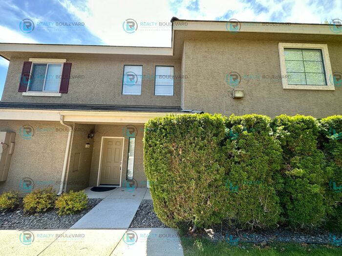 900 S Meadows Pkwy in Reno, NV - Building Photo