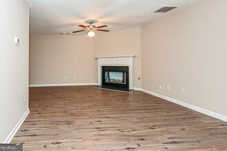 347 Hidden Creek Ln in Canton, GA - Foto de edificio - Building Photo