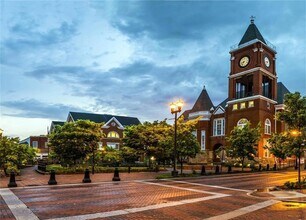 215 Horizon Way in Dallas, GA - Foto de edificio - Building Photo