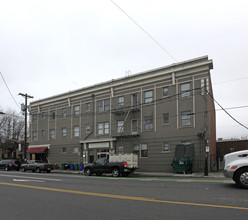 Mitchell Apartments in Portland, OR - Building Photo - Building Photo