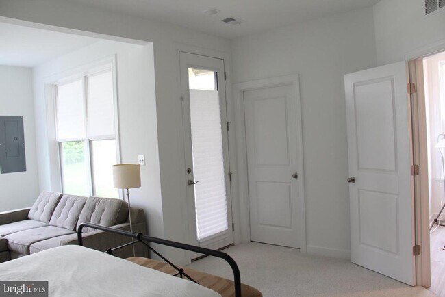 4975 Longmire Wy in Chantilly, VA - Building Photo - Building Photo