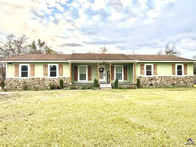 property at 2800 S Estates Rd