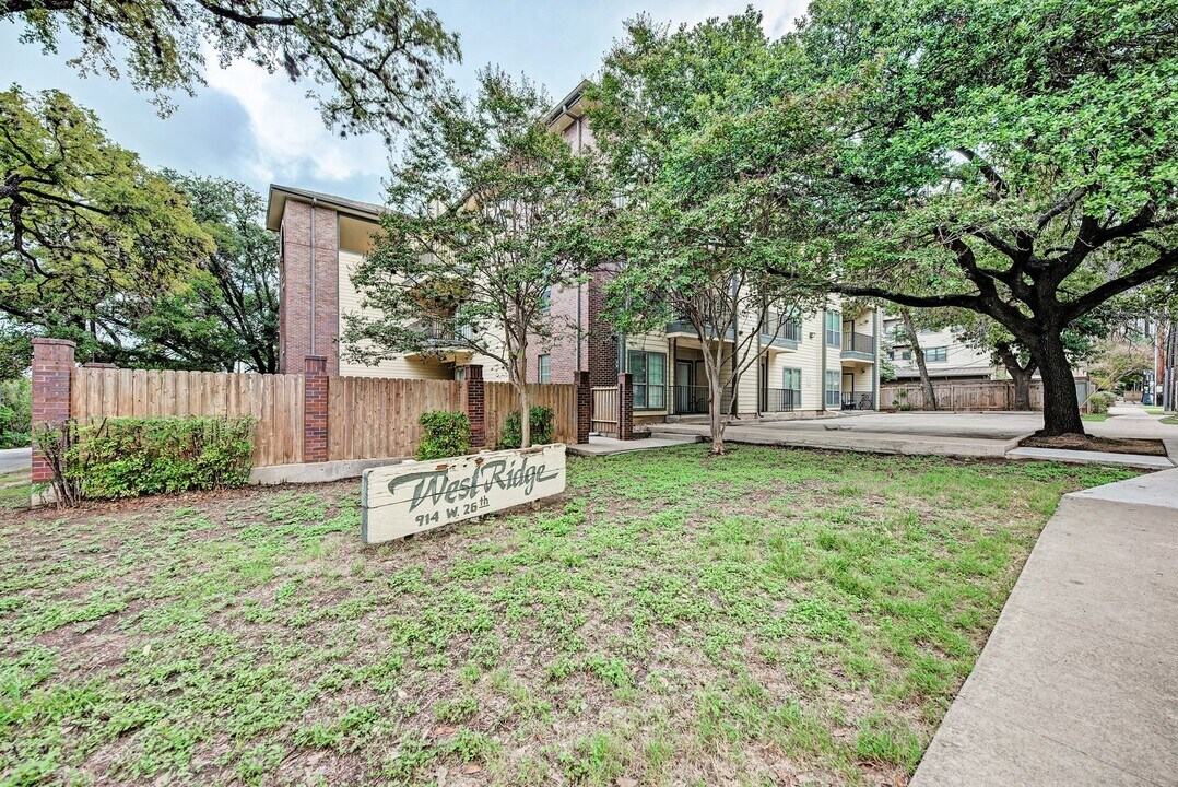 914 W 26th St, Unit 203 in Austin, TX - Foto de edificio