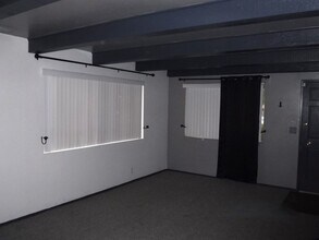 819 Alynn Way in Chico, CA - Building Photo - Building Photo