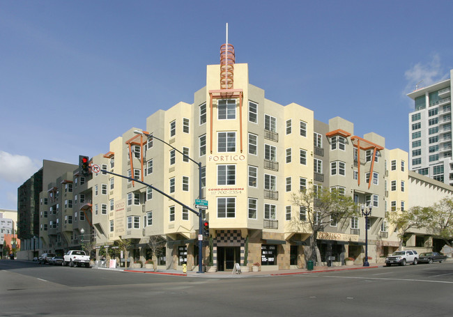 Portico in San Diego, CA - Foto de edificio - Building Photo