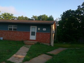 1069 Kathryn in Columbia, MO - Building Photo - Building Photo