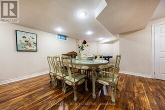 32 Hamills Crescent in Richmond Hill, ON - Building Photo - Building Photo