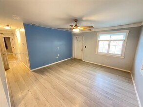 385 NW 129th St in North Miami, FL - Building Photo - Building Photo