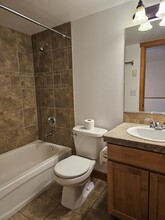 8418 Delridge Way SW, Unit B in Seattle, WA - Foto de edificio - Building Photo