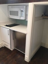 102 Greenwich Ave in New York, NY - Building Photo - Building Photo