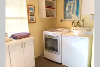 4531 Chateau Dr, Unit 411 in San Diego, CA - Foto de edificio - Building Photo