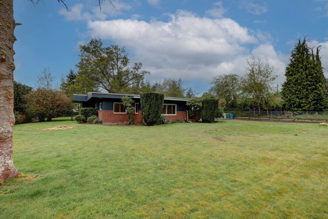 153 Jericho Ave NE in Renton, WA - Building Photo