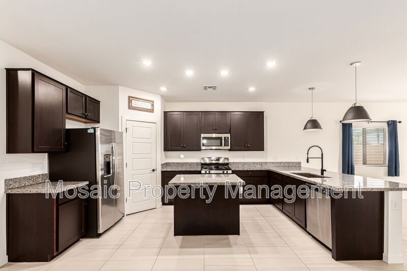 35208 W Santa Monica Ave in Maricopa, AZ - Building Photo