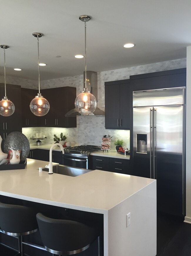 826 Brickyard Ln in Costa Mesa, CA - Foto de edificio - Building Photo