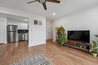 495 Witney Ct in North Brunswick, NJ - Building Photo - Building Photo