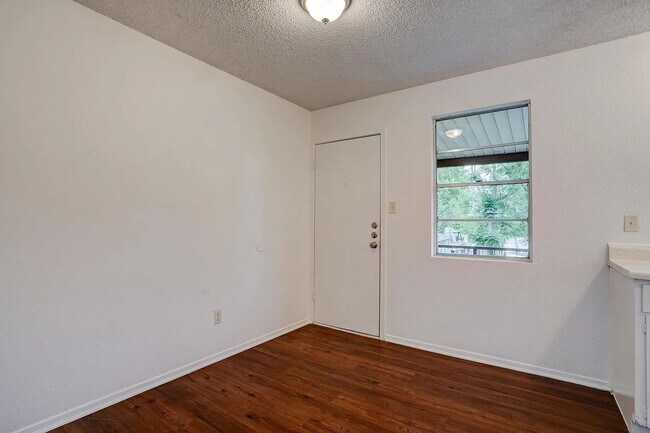 748 Martindale Rd in San Marcos, TX - Building Photo - Building Photo