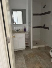 14 Elk St in Paterson, NJ - Foto de edificio - Building Photo