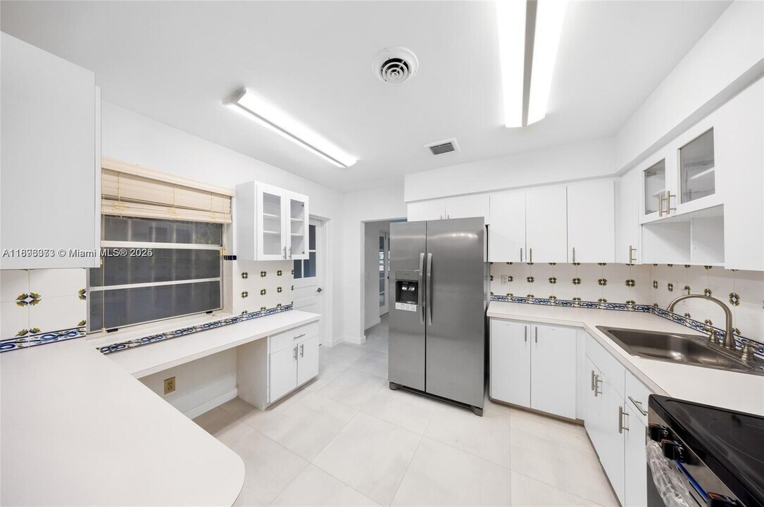 3600 SW 26th St in Miami, FL - Building Photo