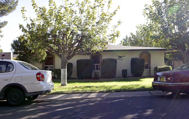 3507 N 64th St in Scottsdale, AZ - Foto de edificio - Building Photo