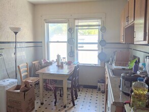 64 Linden Ave, Unit 2 in Somerville, MA - Foto de edificio - Building Photo