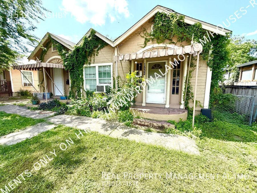 1532 W Ashby Pl in San Antonio, TX - Building Photo